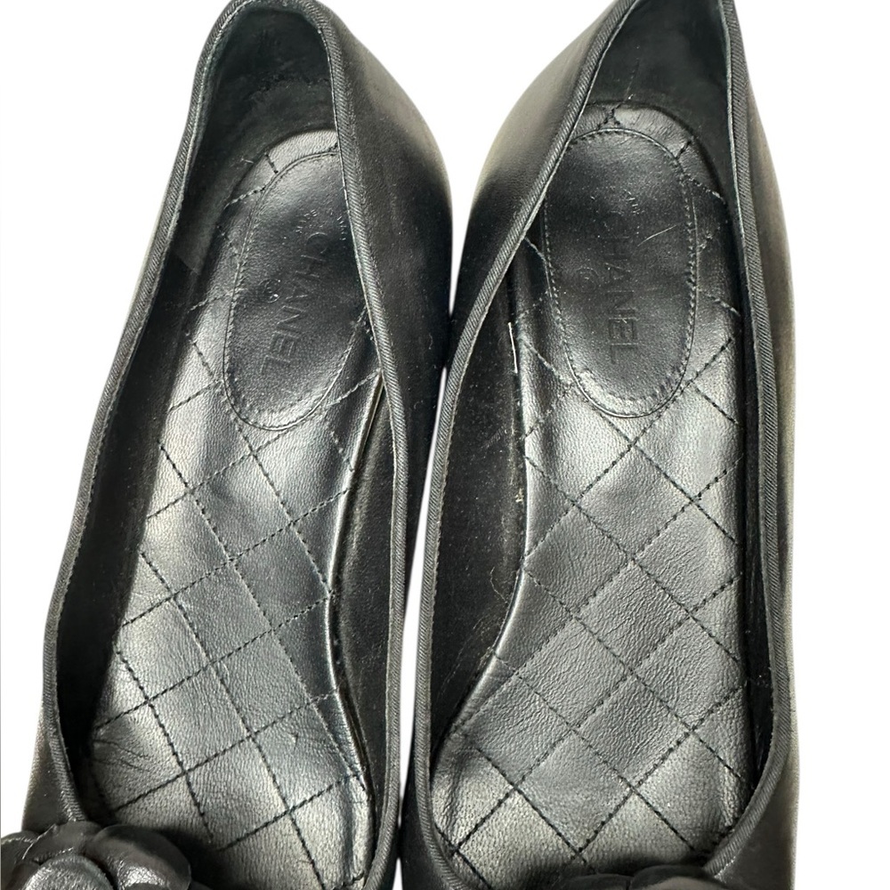Chanel Camellia Pearl Block Heel Pumps 39 - Picture 7 of 12